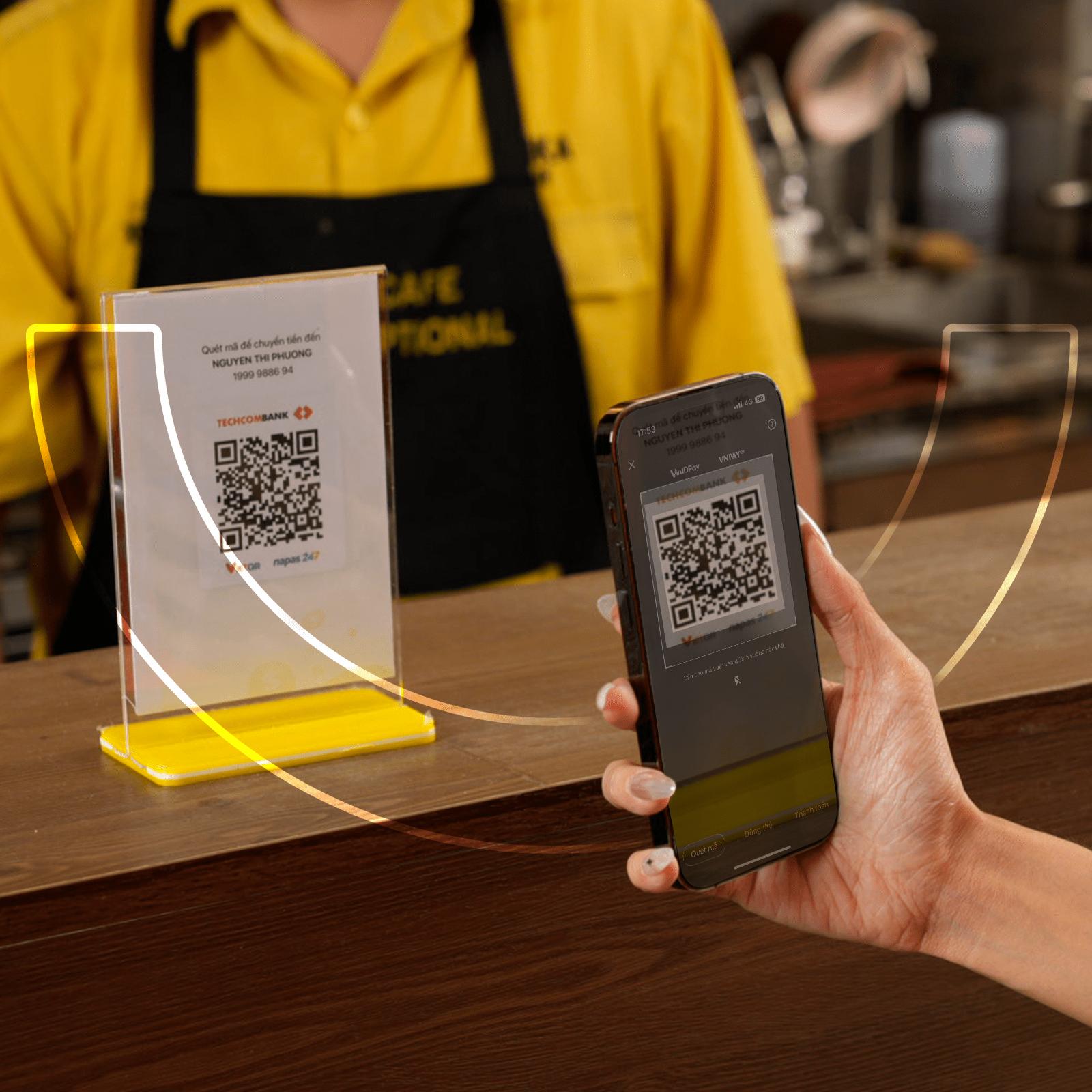 Techcombank t&iacute;ch hợp voucher v&agrave; điểm thưởng U-Point v&agrave;o thanh to&aacute;n QR, đồng thời triển khai chương tr&igrave;nh &ldquo;Qu&eacute;t QR, Chạm vận may&rdquo; với tổng gi&aacute; trị giải thưởng hơn 5,78 tỷ đồng. Ảnh minh họa.