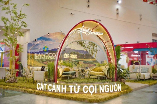 Gian h&agrave;ng &ldquo; Cất c&aacute;nh từ cội nguồn&rdquo; tại triển l&atilde;m A80 - Ảnh: AD
