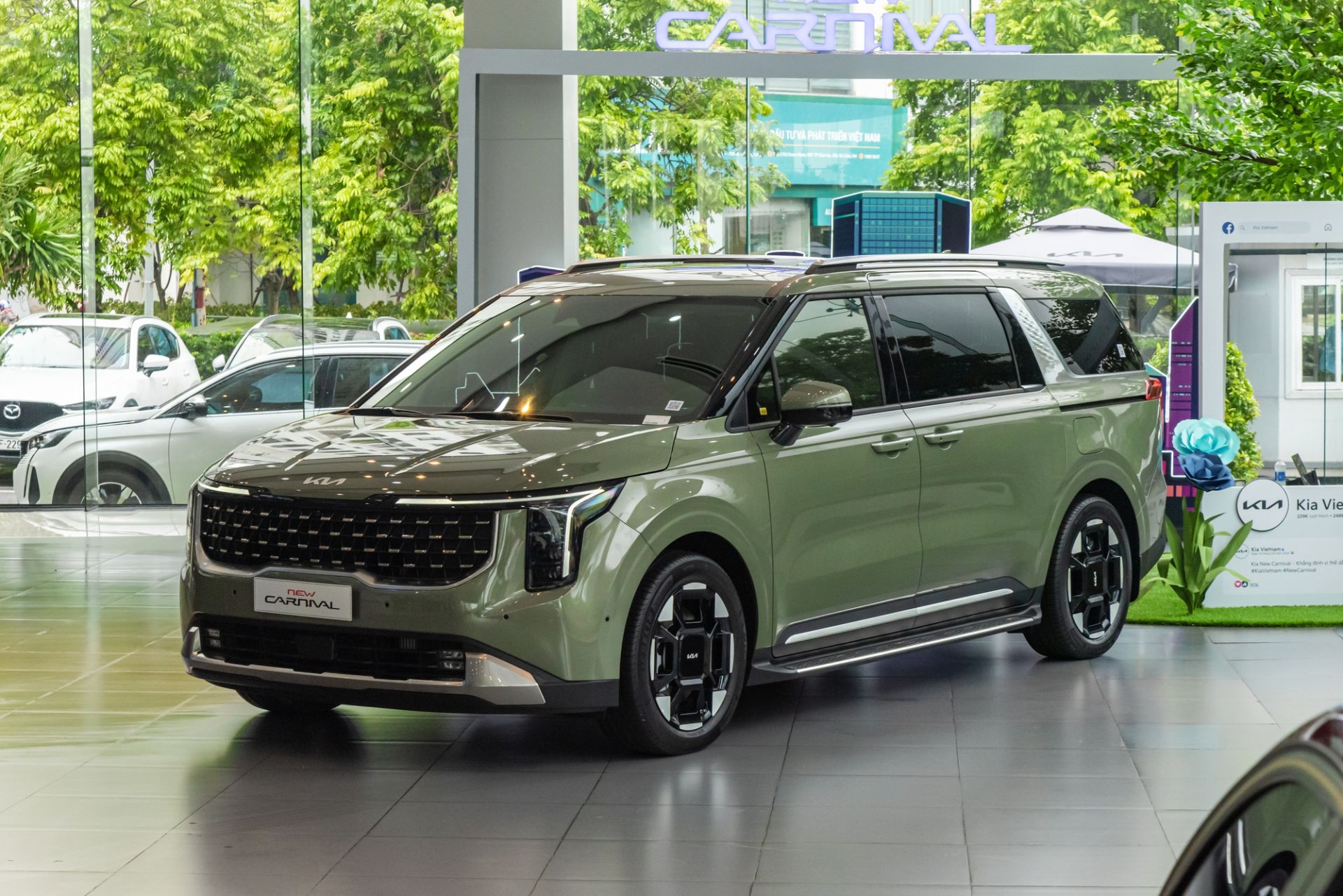 Kia Carnival giảm 170 triệu đồng, giá ngang xe cũ
