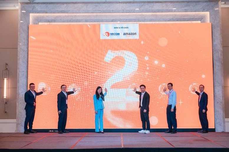C&aacute;c đại biểu thực hiện nghi thức ph&aacute;t động Chương tr&igrave;nh