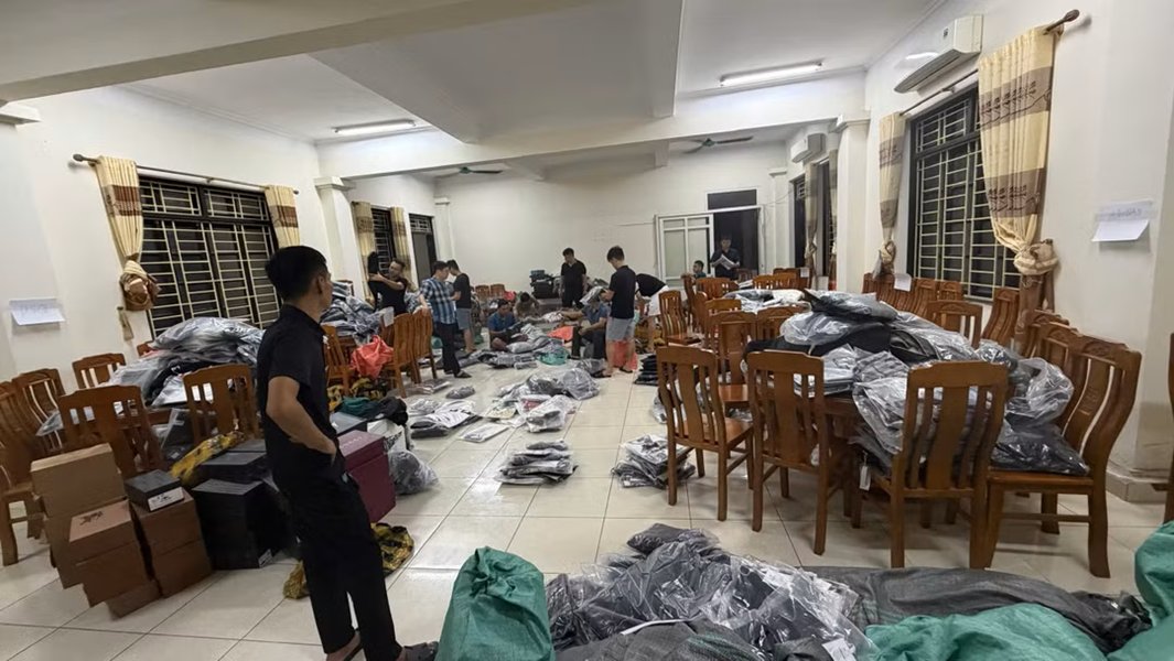 Hưng Yên: Chủ cửa hàng thời trang bị khởi tố vì kinh doanh hàng giả nhãn hiệu