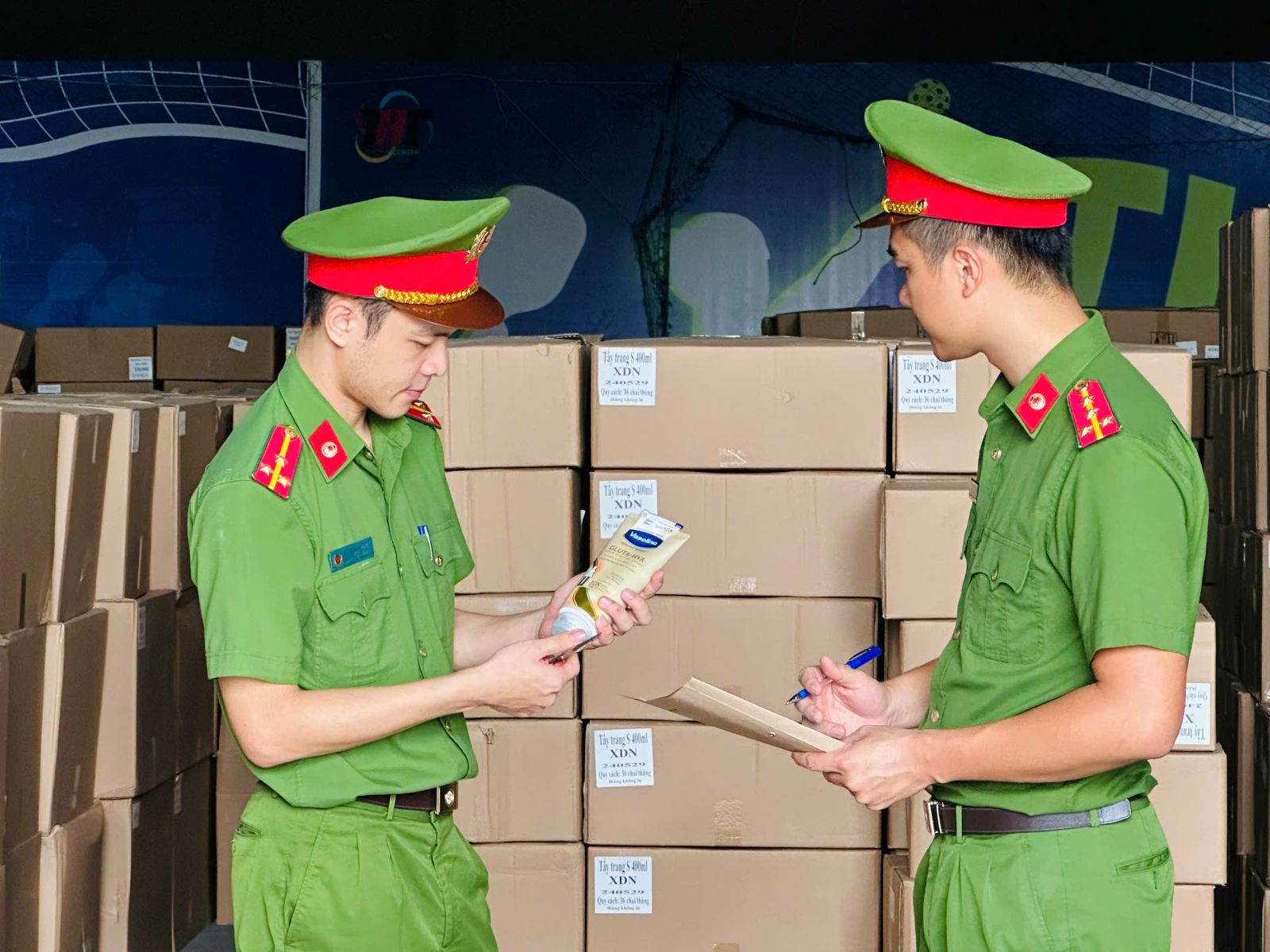 Hàng giả thời thương mại điện tử: Chiêu trò tinh vi, hệ lụy khó lường