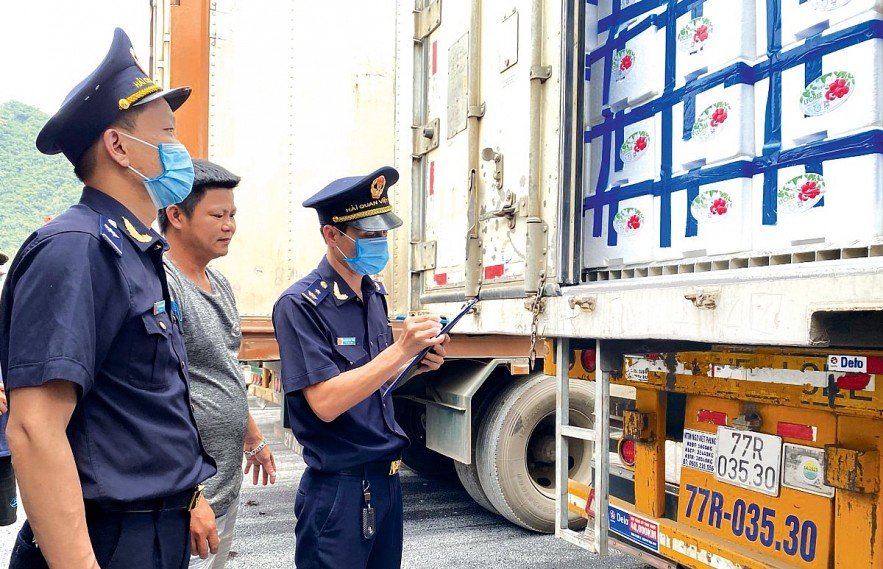 Ngành Hải quan xử lý hơn 18.800 vụ vi phạm trong 10 tháng năm 2026