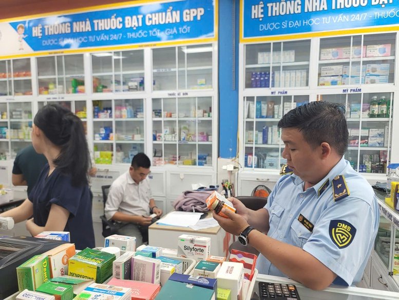 Lực lượng Quản l&yacute; thị trường Cần Thơ kiểm tra mặt h&agrave;ng thuốc chữa bệnh tr&ecirc;n địa b&agrave;n - Ảnh: Chi cục QLTT
