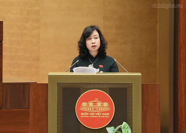 Bộ trưởng Bộ Y tế Đ&agrave;o Hồng Lan tr&igrave;nh b&agrave;y Tờ tr&igrave;nh t&oacute;m tắt về dự &aacute;n Luật An to&agrave;n thực phẩm (sửa đổi) - Ảnh: chinhphu.vn/Nhật Bắc