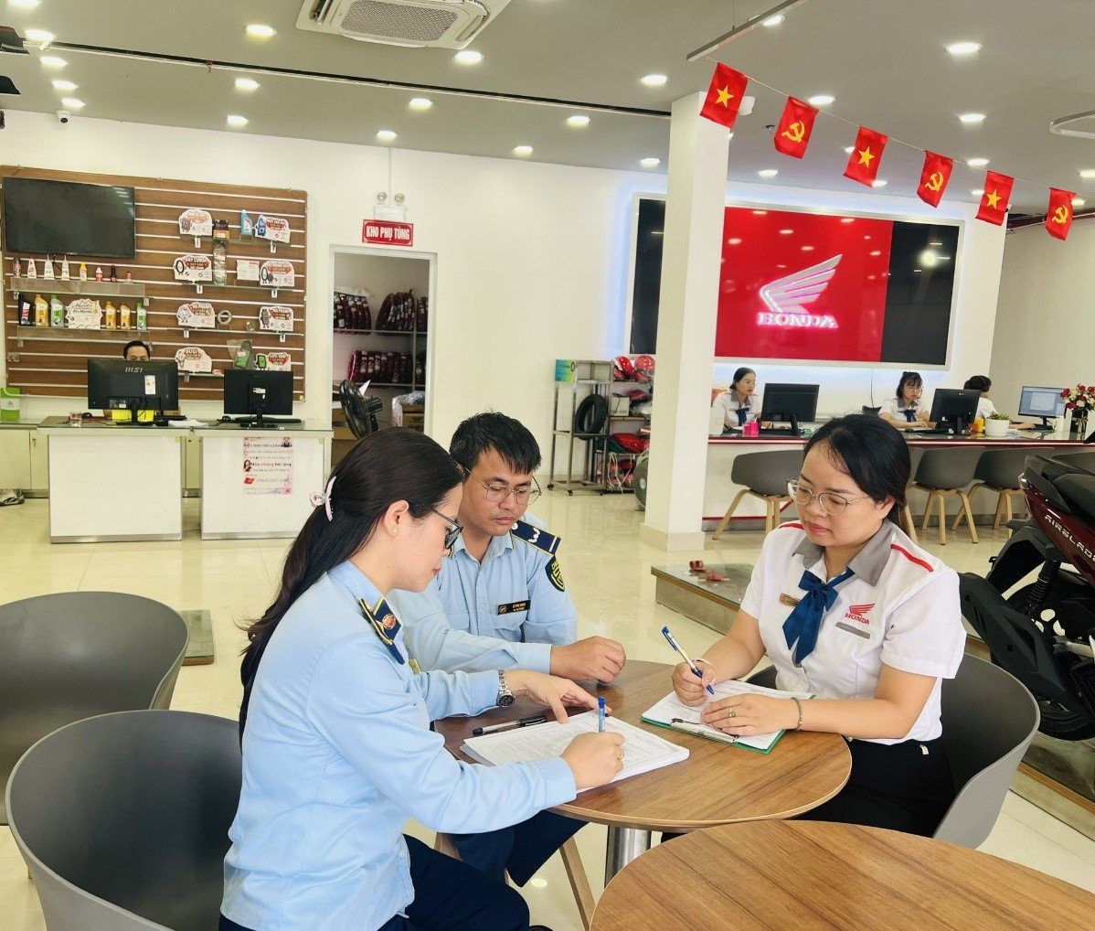 Thanh Hóa: Đội QLTT số 8 chủ động rà soát các cơ sở kinh doanh, sửa chữa ô tô, xe máy