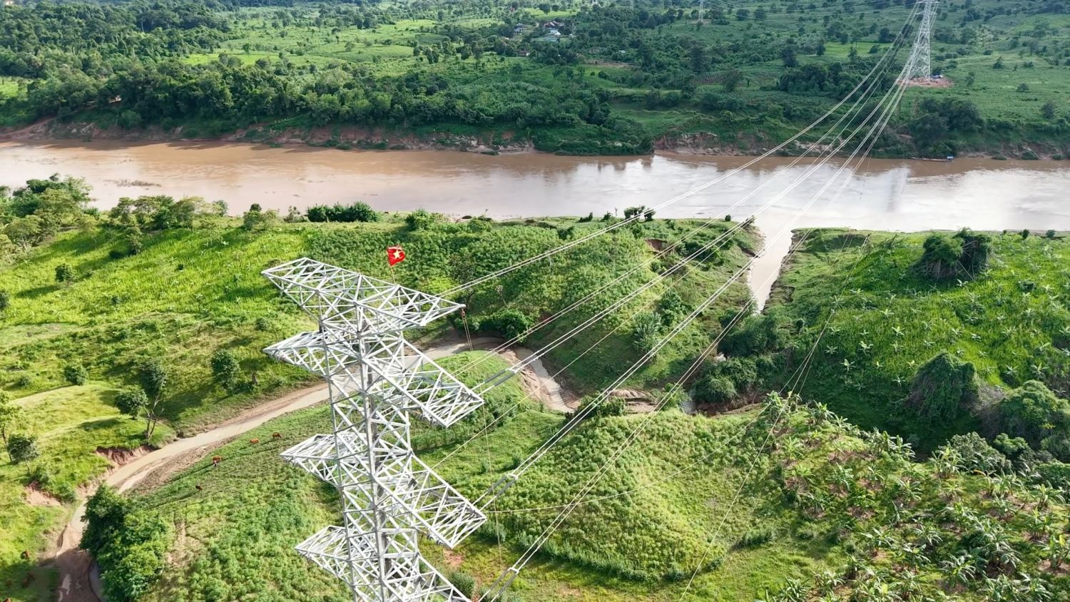 Đề xuất giảm giá điện, đưa thuế tiêu thụ đặc biệt xăng về 0%