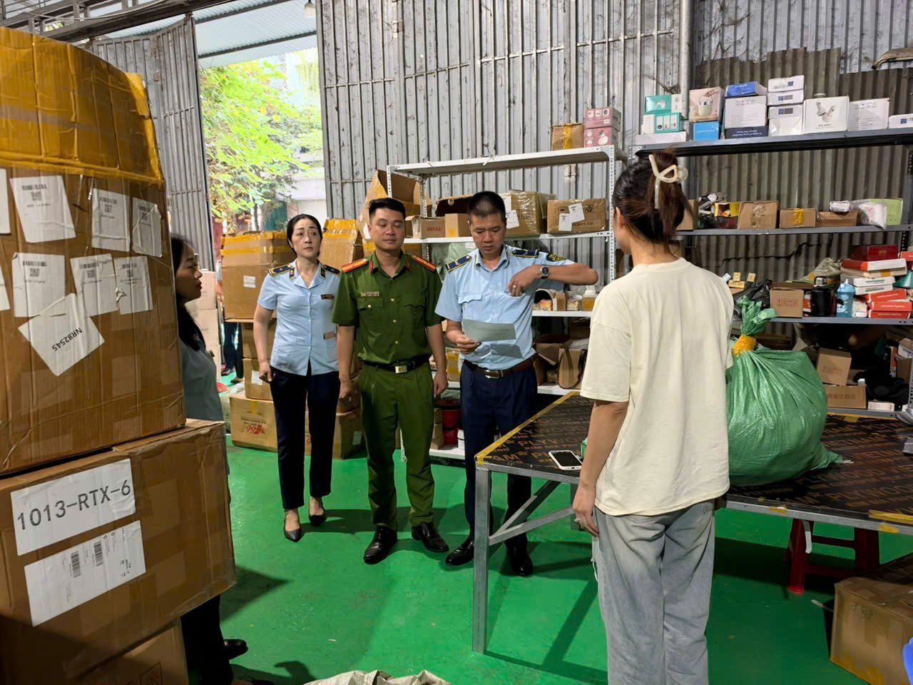 Bắc Ninh: Liên tiếp xử phạt và chuyển cơ quan điều tra nhiều vụ kinh doanh hàng giả, hàng nhập lậu quy mô lớn